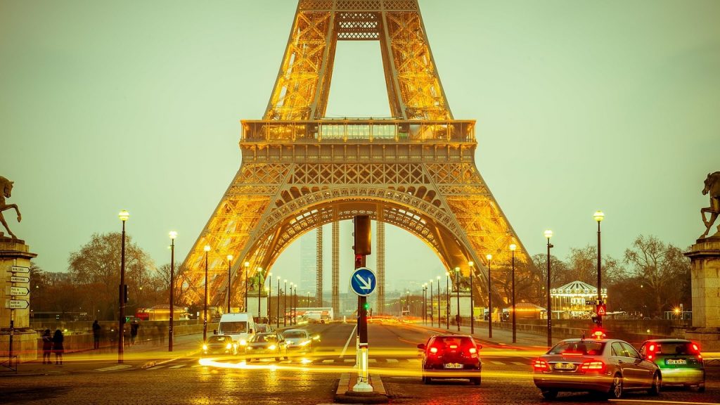 Travelling to Paris? Be on the Lookout